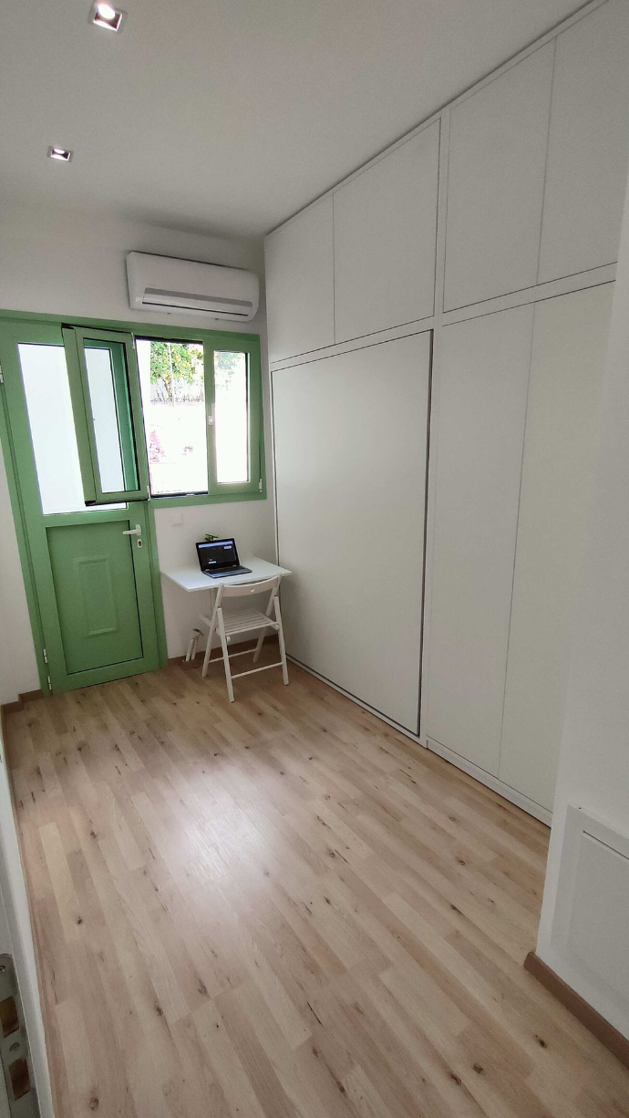 Aménagement d'un appartement avec deux chambres et placards encastrés